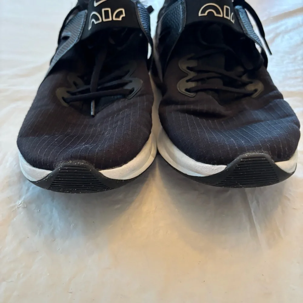 NWOT Nike Air Max Bella TR 4 Running Sneakers Shoes black SZ 10
